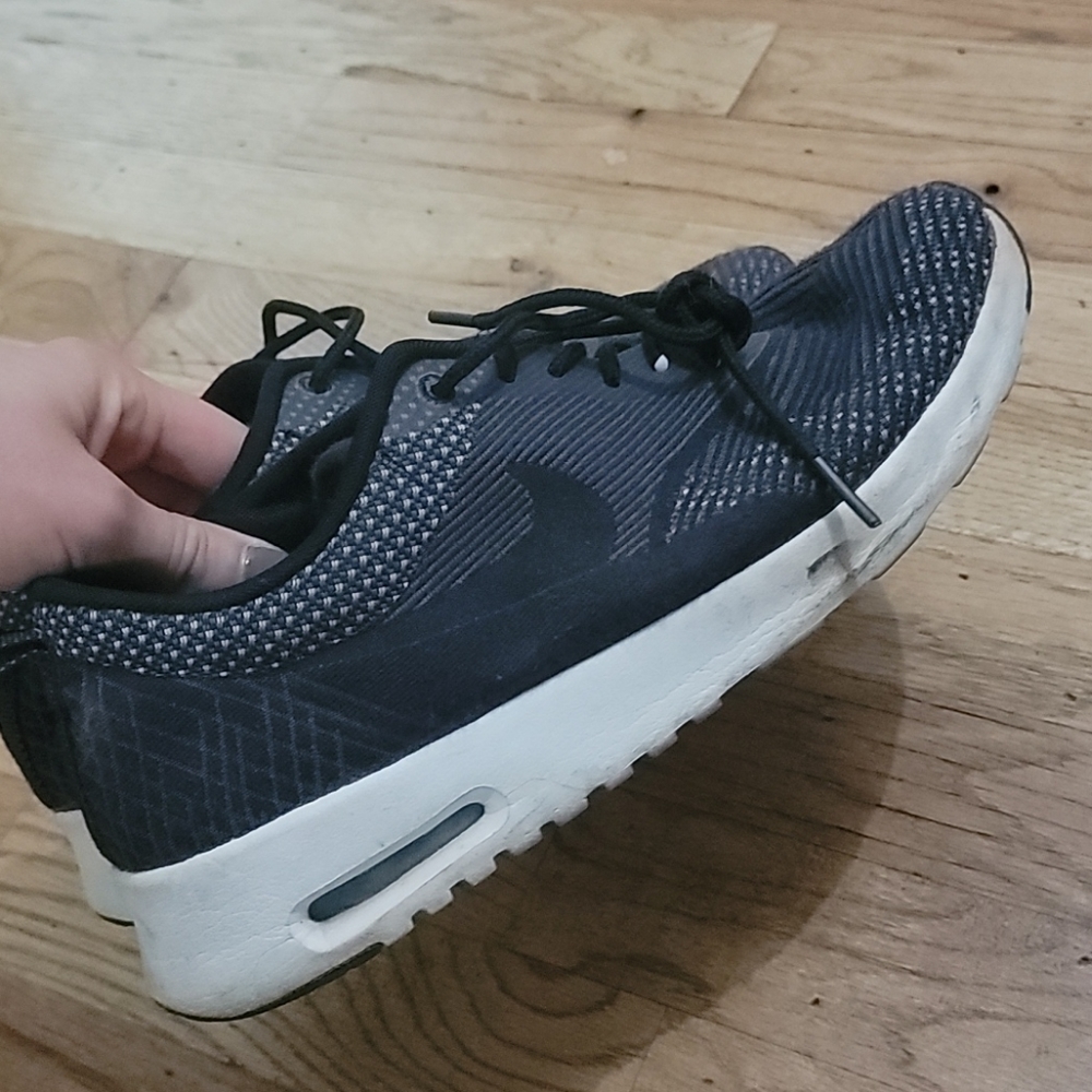 Nike tennis shoes